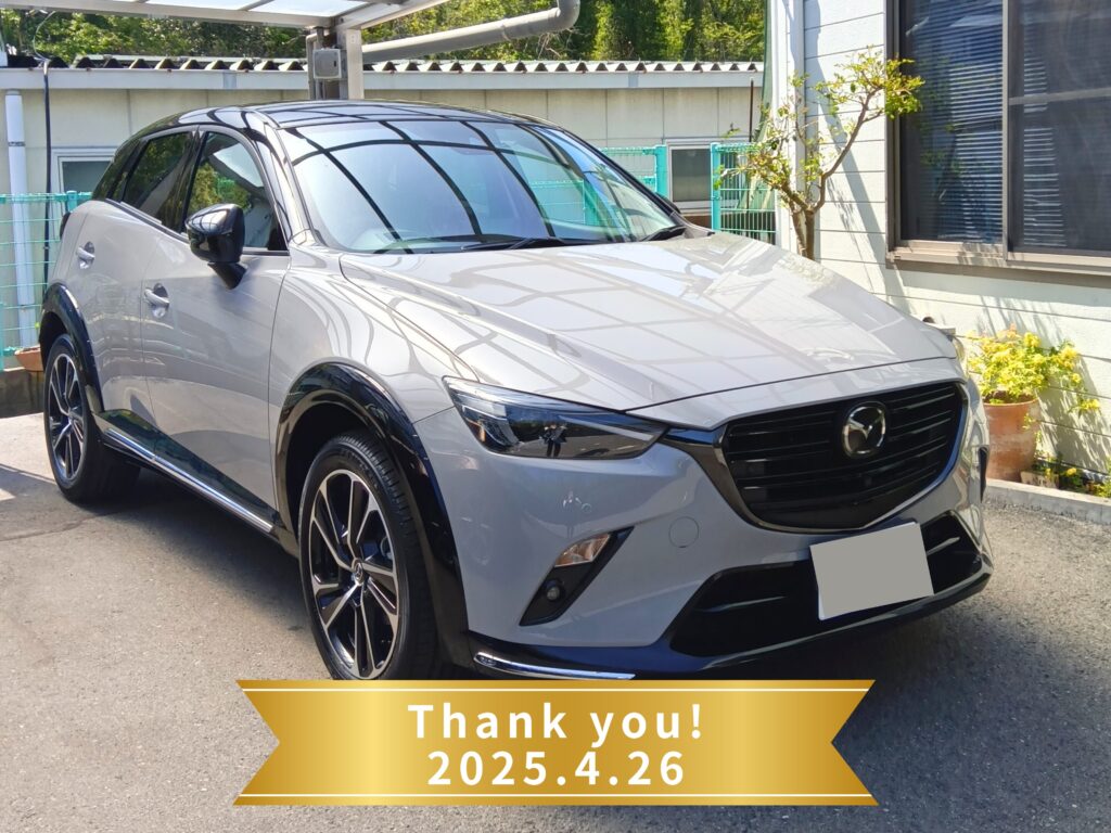 広島県O様に納車された2024年式マツダ CX-3 ヴィヴィットモノトーンの記念写真