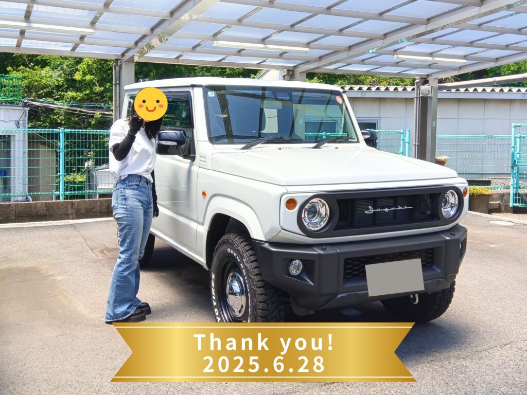 東広島市K様に納車されたスズキ ジムニー当社カスタムカーの納車記念ショット